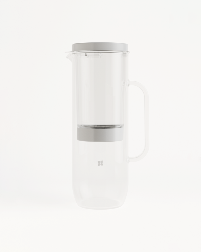 Carafe Filtrante LUCY® with silver lid.