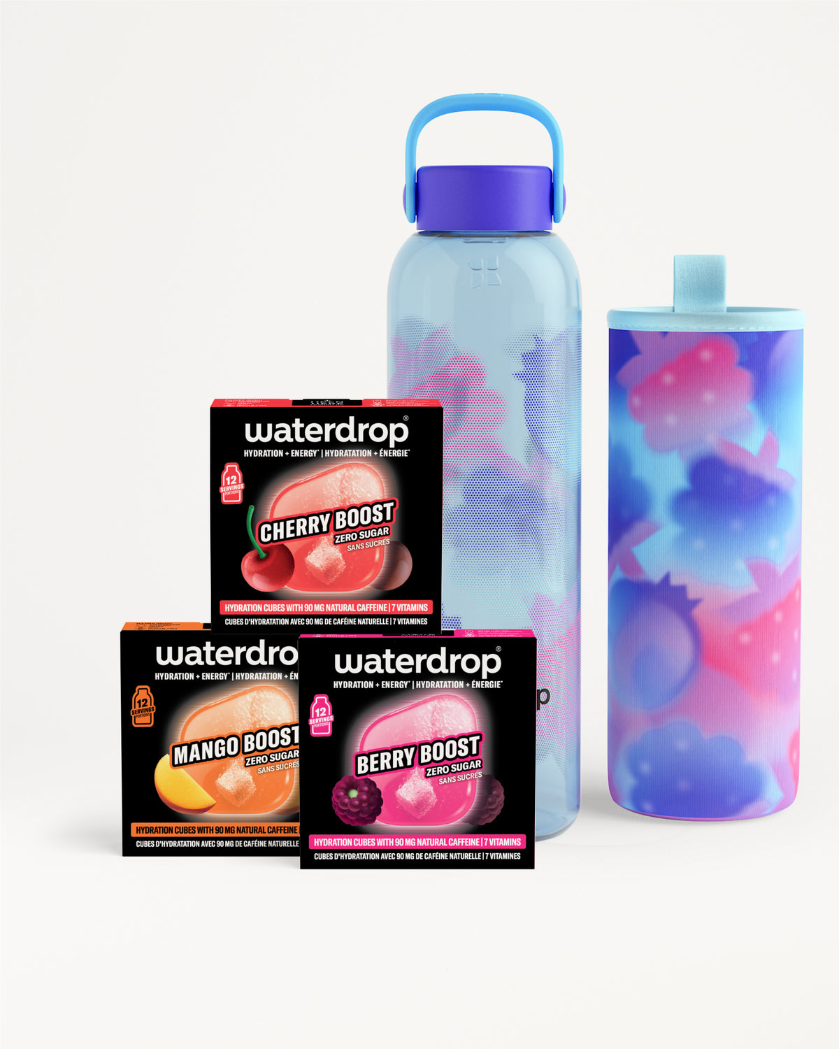 Trois boîtes de saveurs près d'une gourde bleue claire et d'un tumbler assorti.