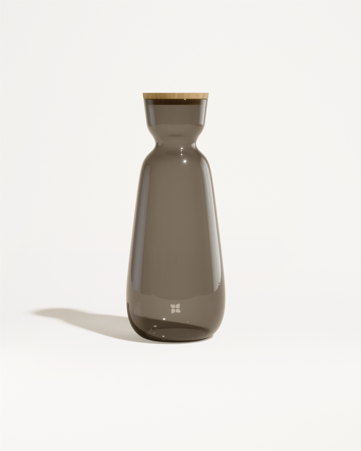 Grande Carafe en Verre with wooden-topped glass design.