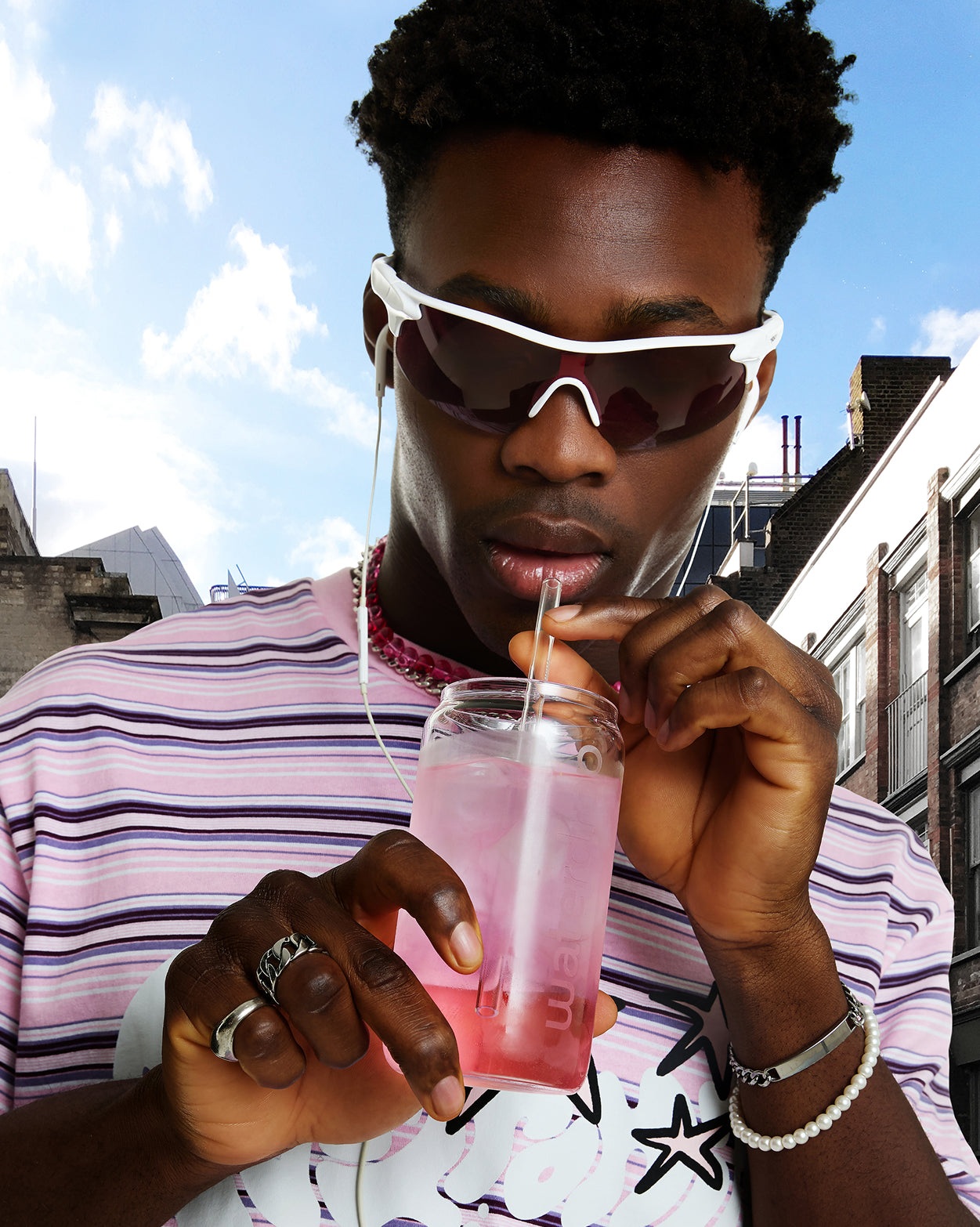 Coffret Mieux qu’un soda in glass, youthful urban vibe.