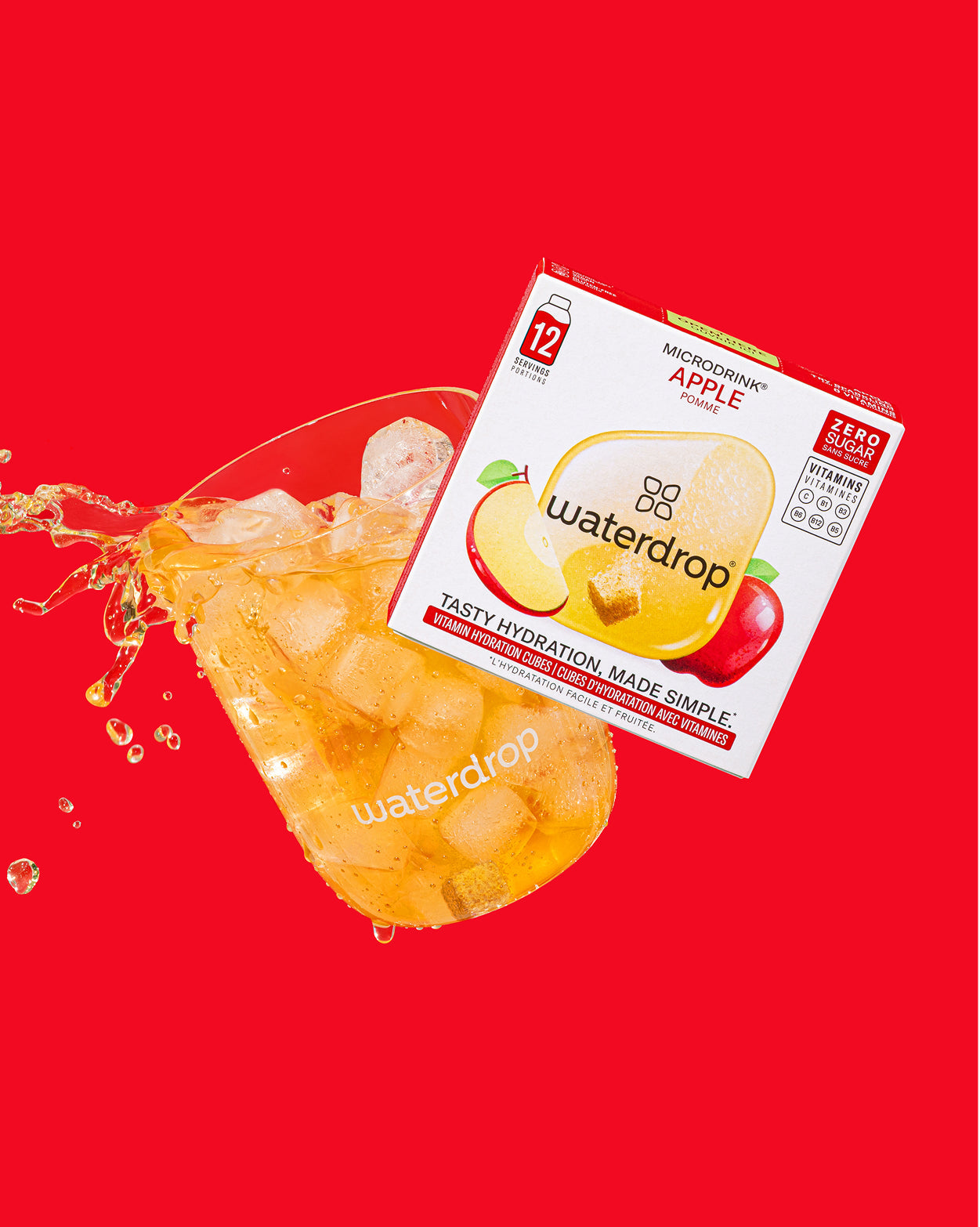 Coffret Pomme pétillante: Apple hydration cubes in ice-filled glass.