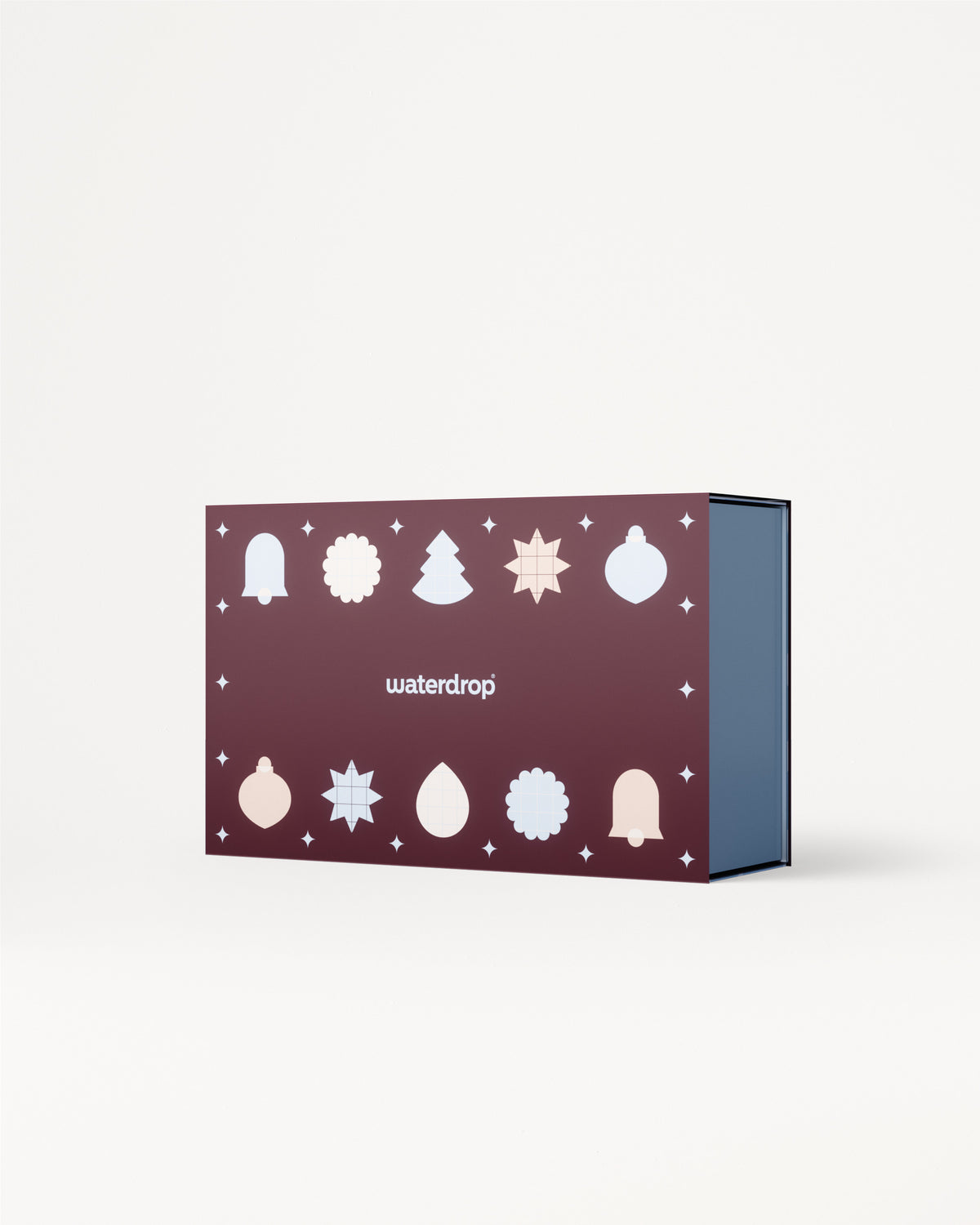 Boîte cadeau violet avec des icônes de Noël blanches sur le couvercle et intérieur bleu.
