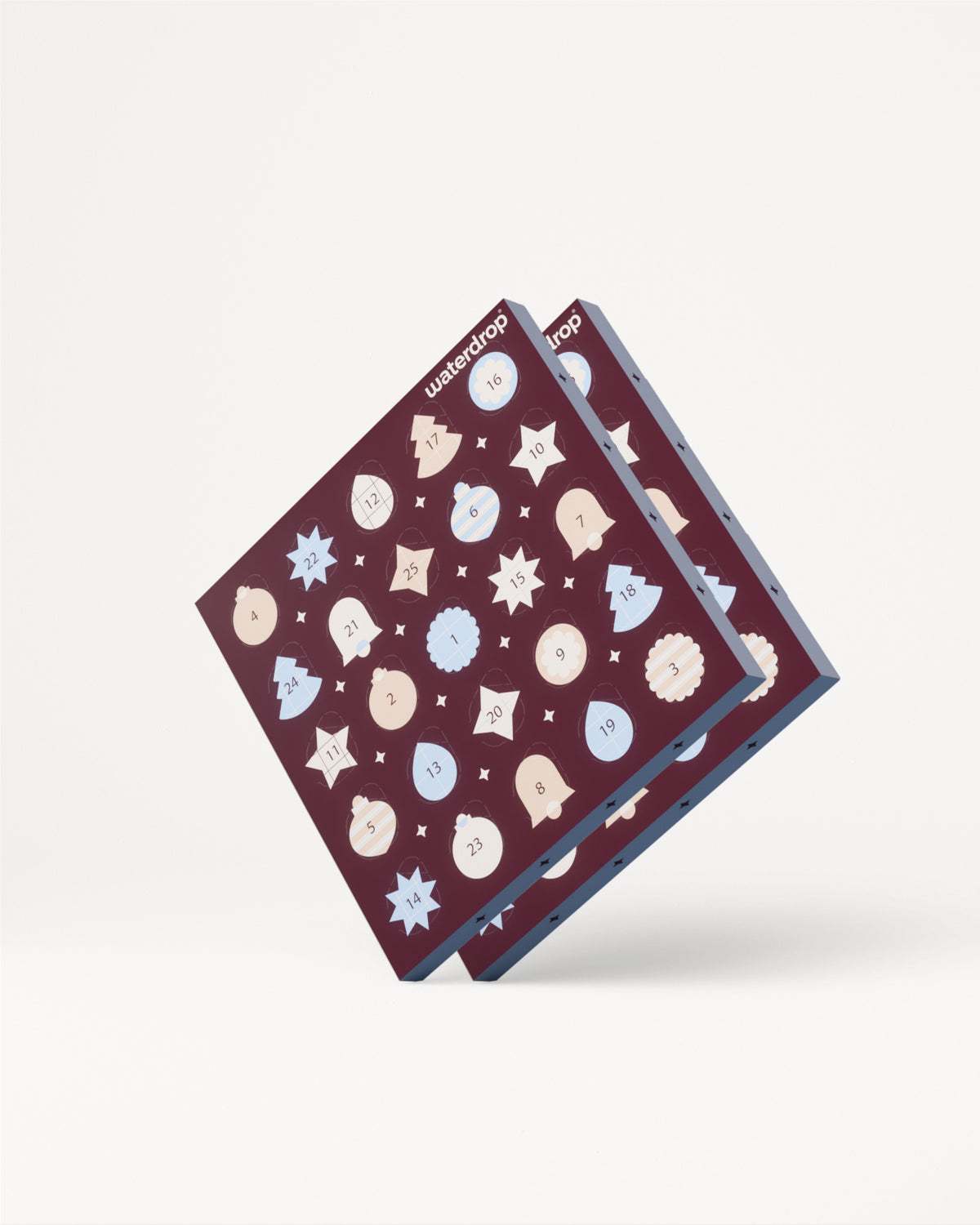 Deux cartes-cadeaux bordeaux superposées avec des icônes circulaires en forme d’étoile sur fond blanc.