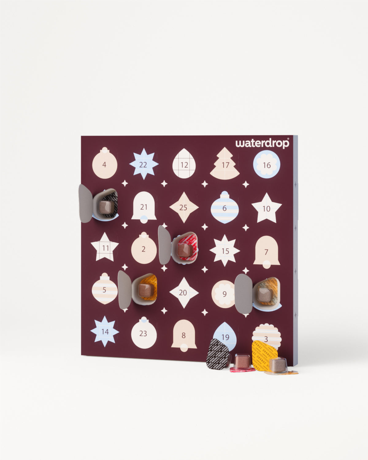 Calendrier de l'Avent avec des cases numérotées et des chocolats variés.