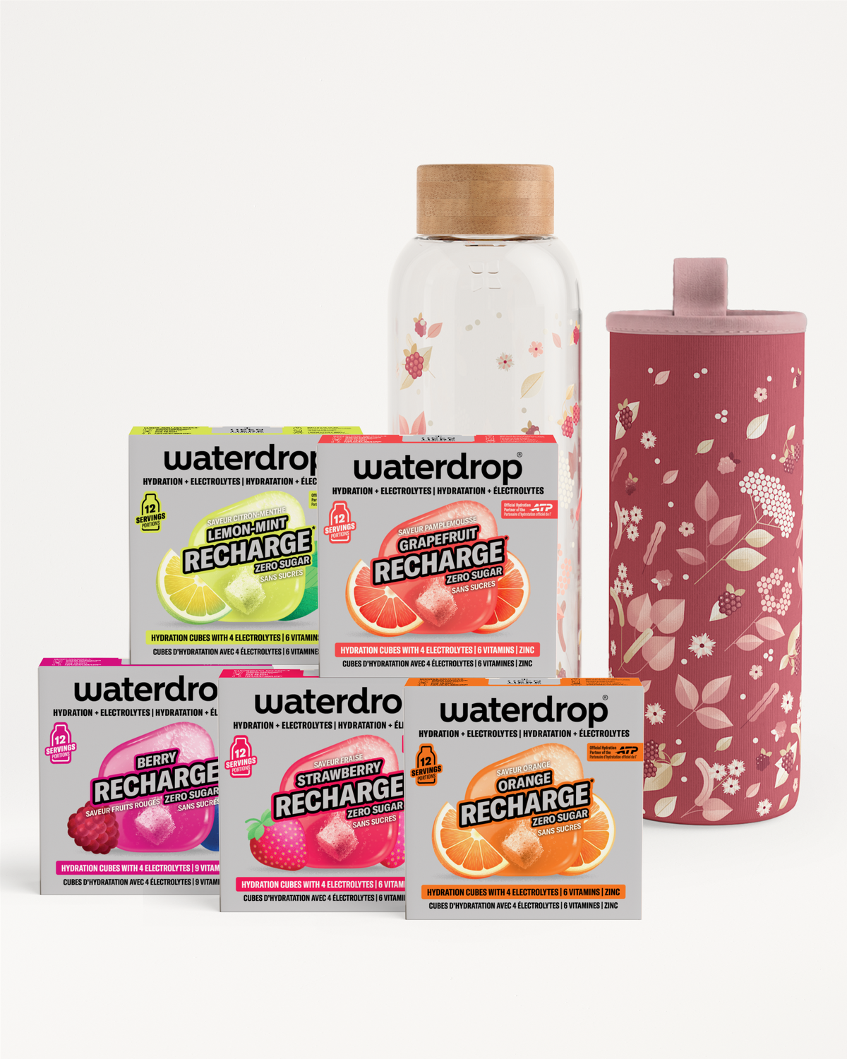 Sachets de saveurs Waterdrop Recharge assortis avec une bouteille en verre et un gobelet rose à motif floral.