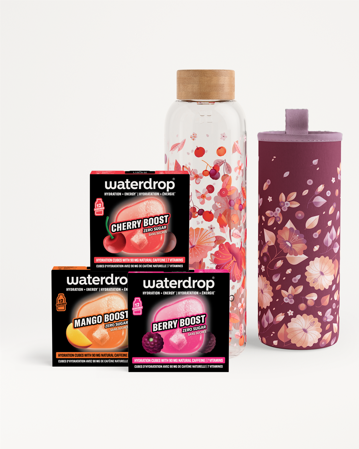 Ensemble de sachets d boosters de saveur et bouteilles à côté d'un gobelet floral.