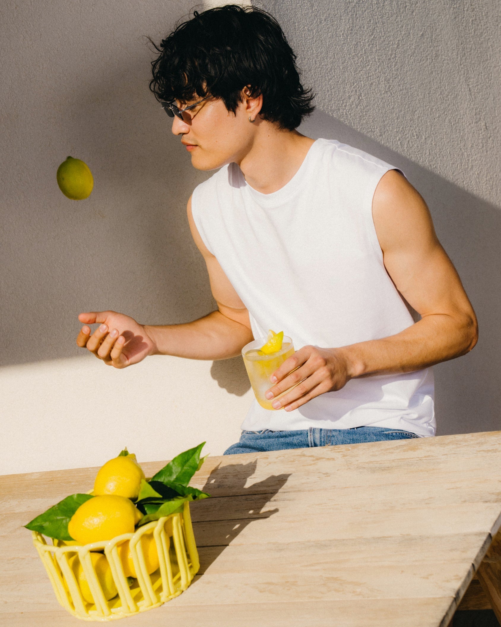 CITRON 3+1 drink with fresh lemons.