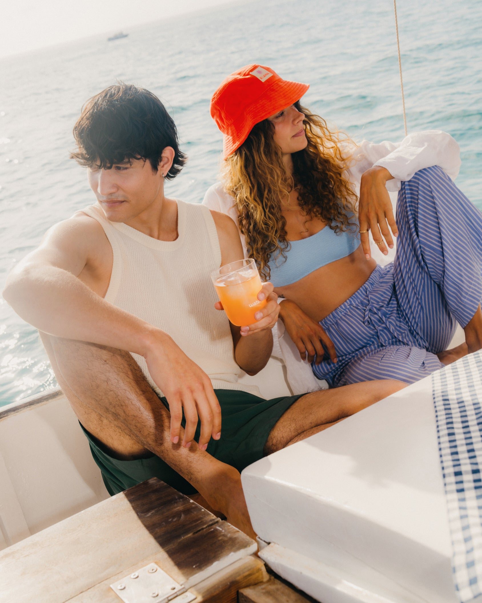 Coffret Un été parfait on a boat, symbolizing summer refreshment.